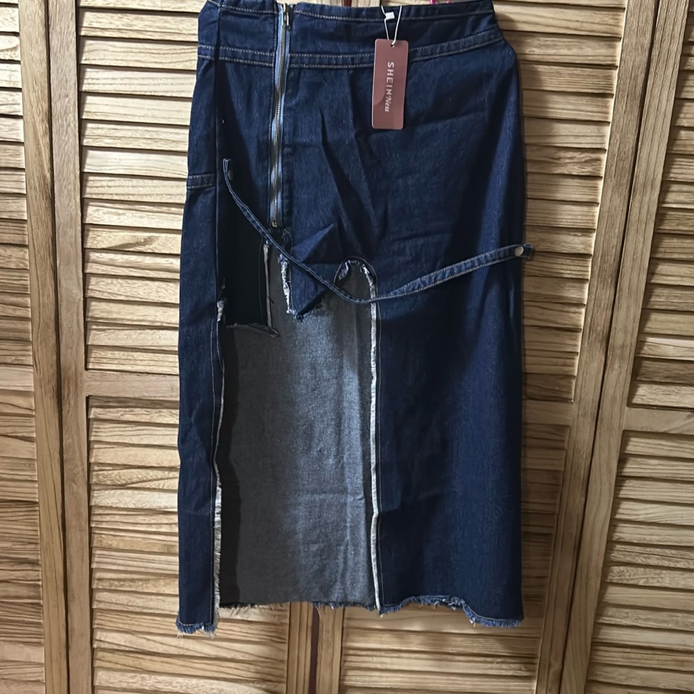 Raw Trim Asymmetrical Hem Denim Skirt